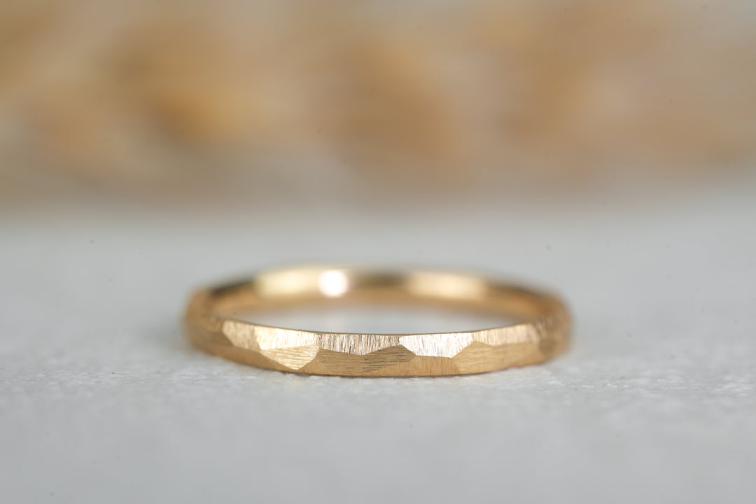 Verlobungsring Gold schlicht Facettiert