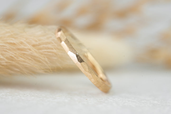 Verlobungsring Gold schlicht Facettiert