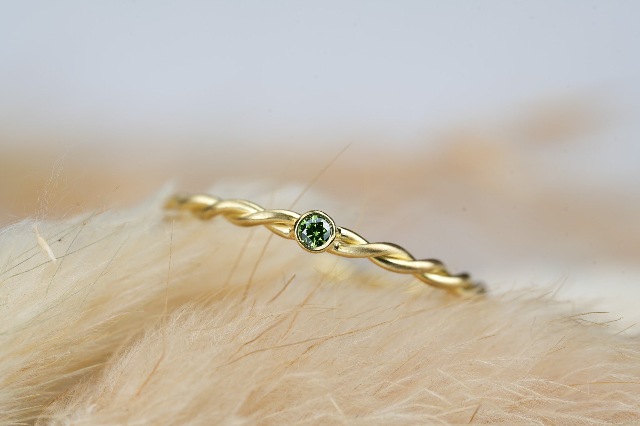 Verlobungsring 585/- Gelbgold mit grüner Diamant