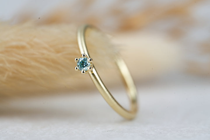 Verlobungsring Gold " Aurelia " mit blauer Diamant