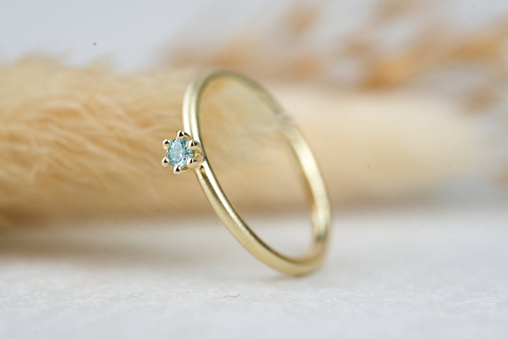 Verlobungsring Gold " Aurelia " mit blauer Diamant
