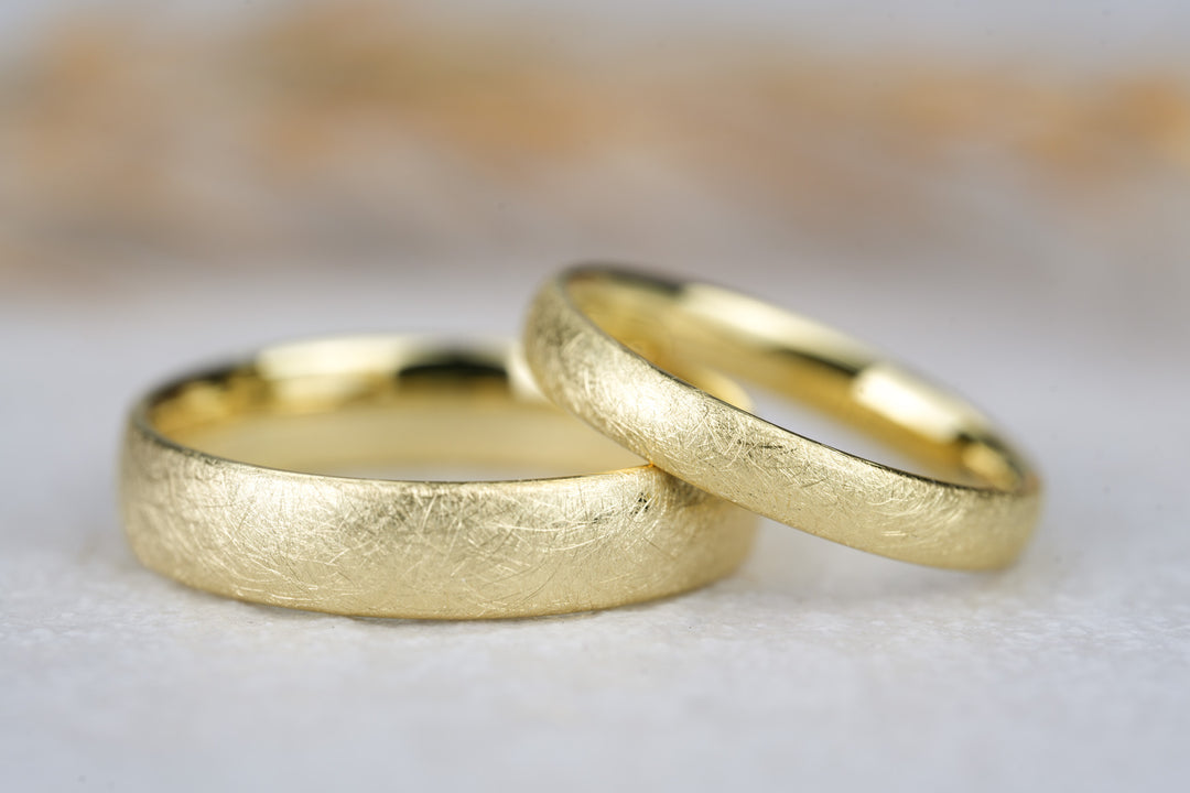 Eheringe Gelbgold Eismatt in 585 Gold