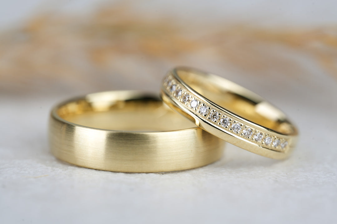 Eheringe Gold mit Diamanten schlicht und elegant