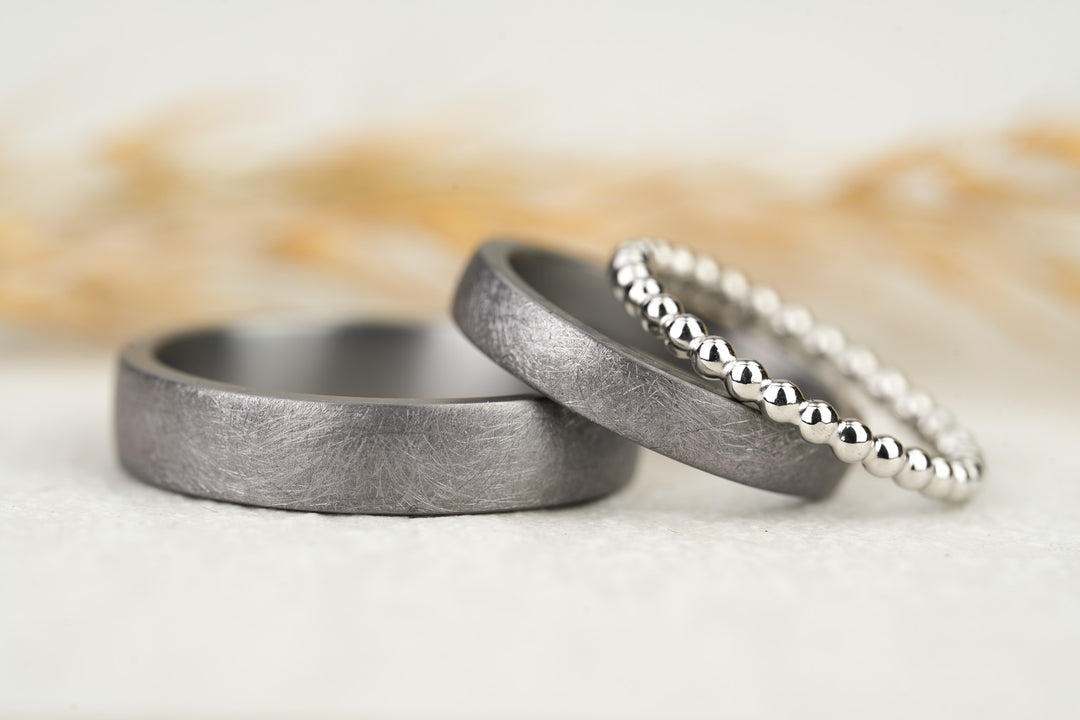 Eheringe Set Tantal Weißgold Kugelring Eismatt