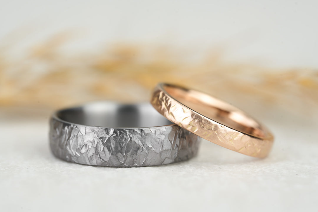 Eheringe Tantal Rosegold Kristall Hammerschlag