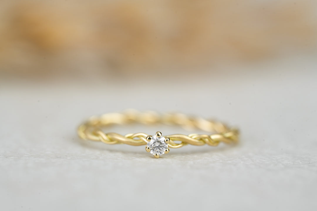 filigraner Verlobungsring gold im Vintage stil