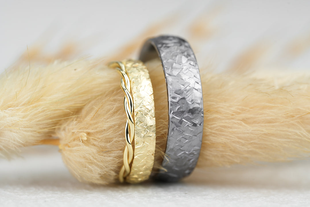 moderne Eheringe Kombination Gold und Tantal