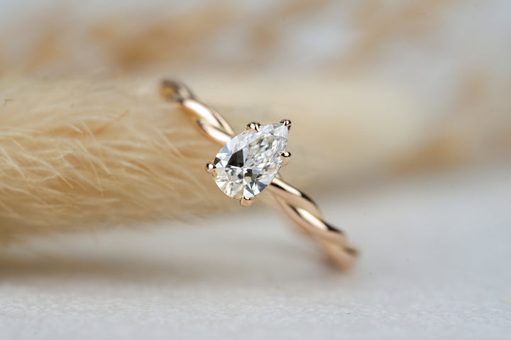 Verlobungsring " Eliana " in Rosegold mit Tropfen Diamant 0,50ct