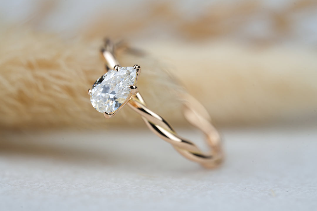 Verlobungsring " Eliana " in Rosegold mit Tropfen Diamant 0,50ct