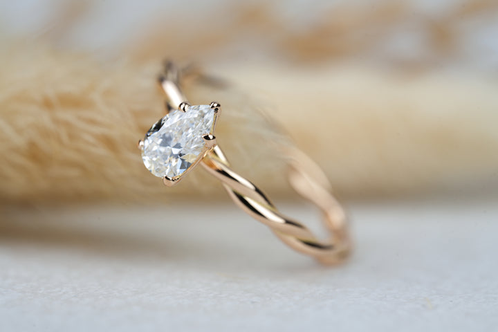 Verlobungsring " Eliana " in Rosegold mit Tropfen Diamant 0,50ct