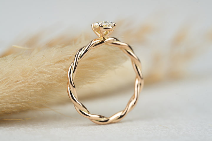 Verlobungsring " Eliana " in Rosegold mit Tropfen Diamant 0,50ct