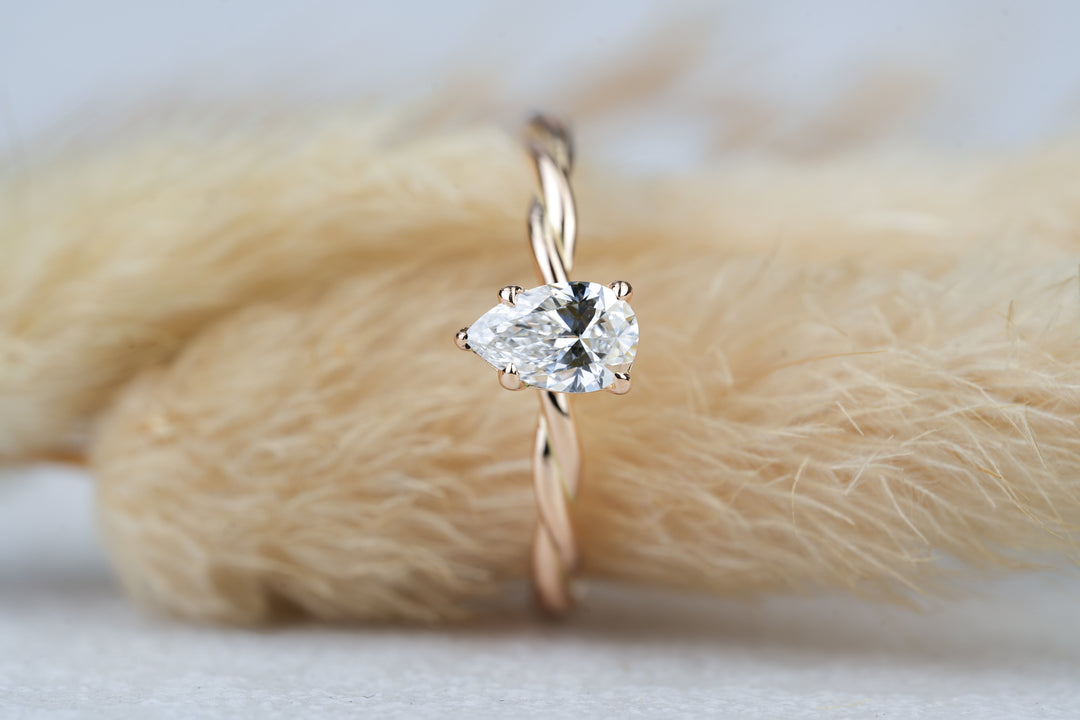 Verlobungsring " Eliana " in Rosegold mit Tropfen Diamant 0,50ct