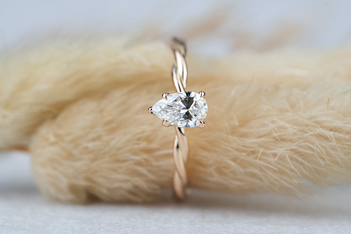 Verlobungsring " Eliana " in Rosegold mit Tropfen Diamant 0,50ct