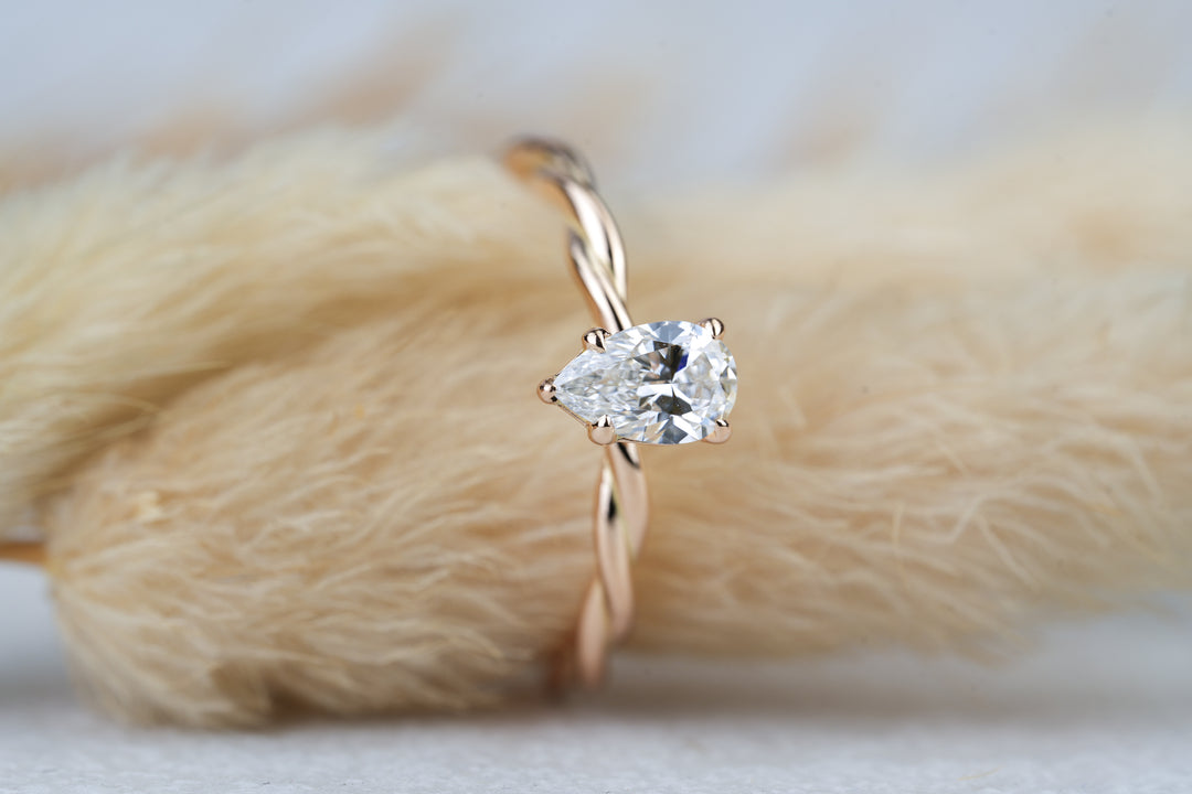 Verlobungsring " Eliana " in Rosegold mit Tropfen Diamant 0,50ct