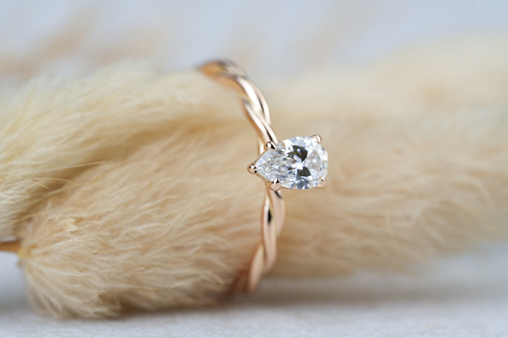 Verlobungsring " Eliana " in Rosegold mit Tropfen Diamant 0,50ct