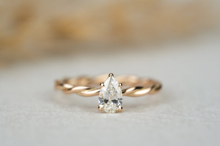 Verlobungsring " Eliana " in Rosegold mit Tropfen Diamant 0,50ct