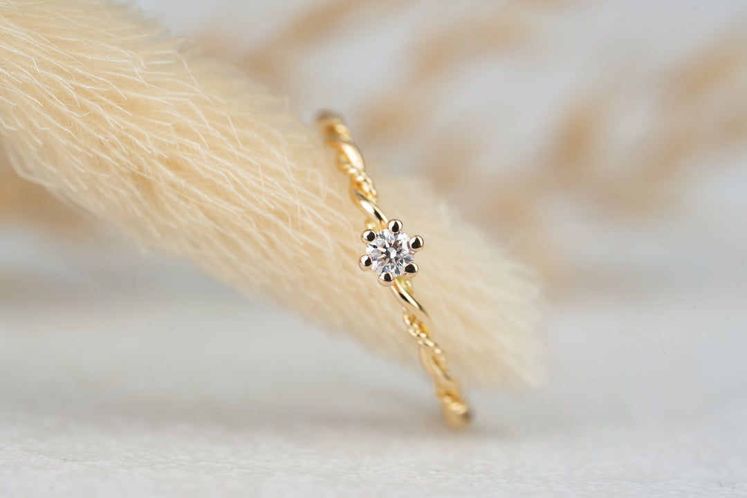 Verlobungsring " Filou " in 18 Karat Gelbgold mit Diamant