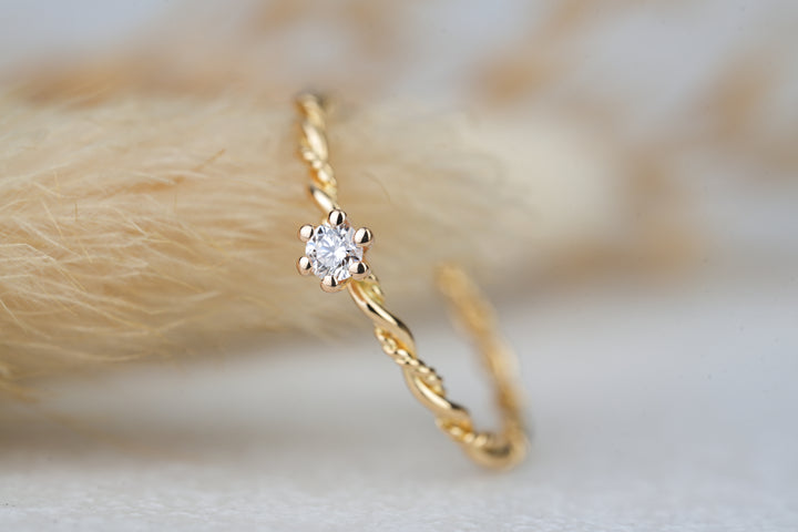 Verlobungsring " Filou " in 18 Karat Gelbgold mit Diamant