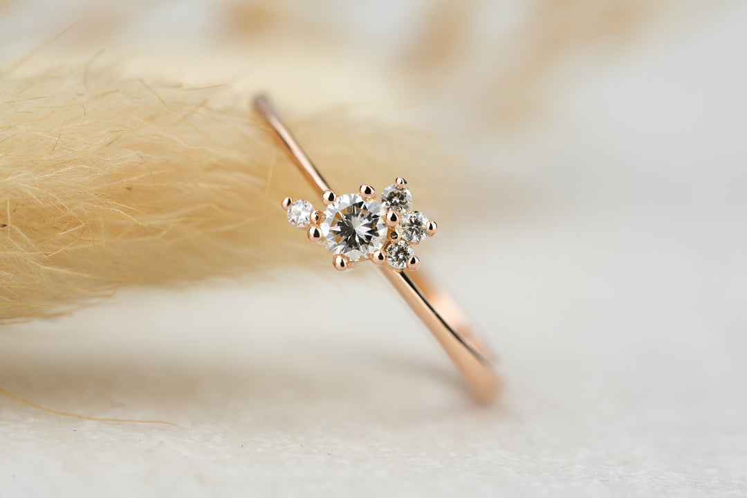 Verlobungsring Astra aus 585/- Roségold mit natürlichen Diamanten