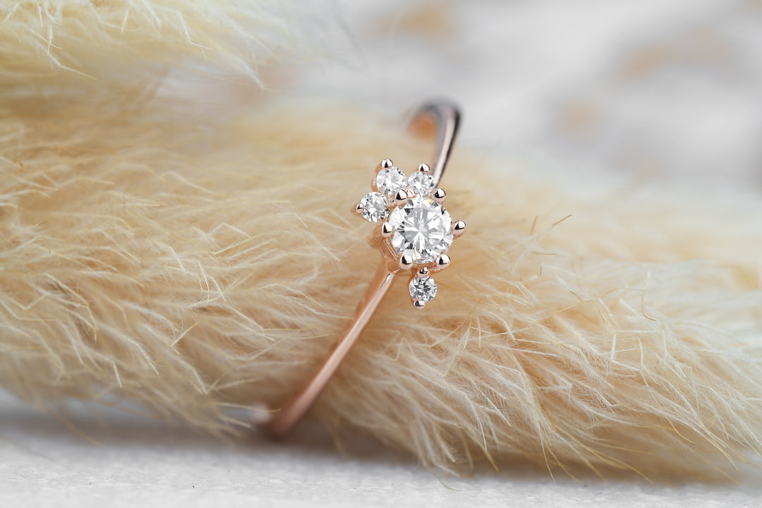 Verlobungsring Astra aus 585/- Roségold mit natürlichen Diamanten