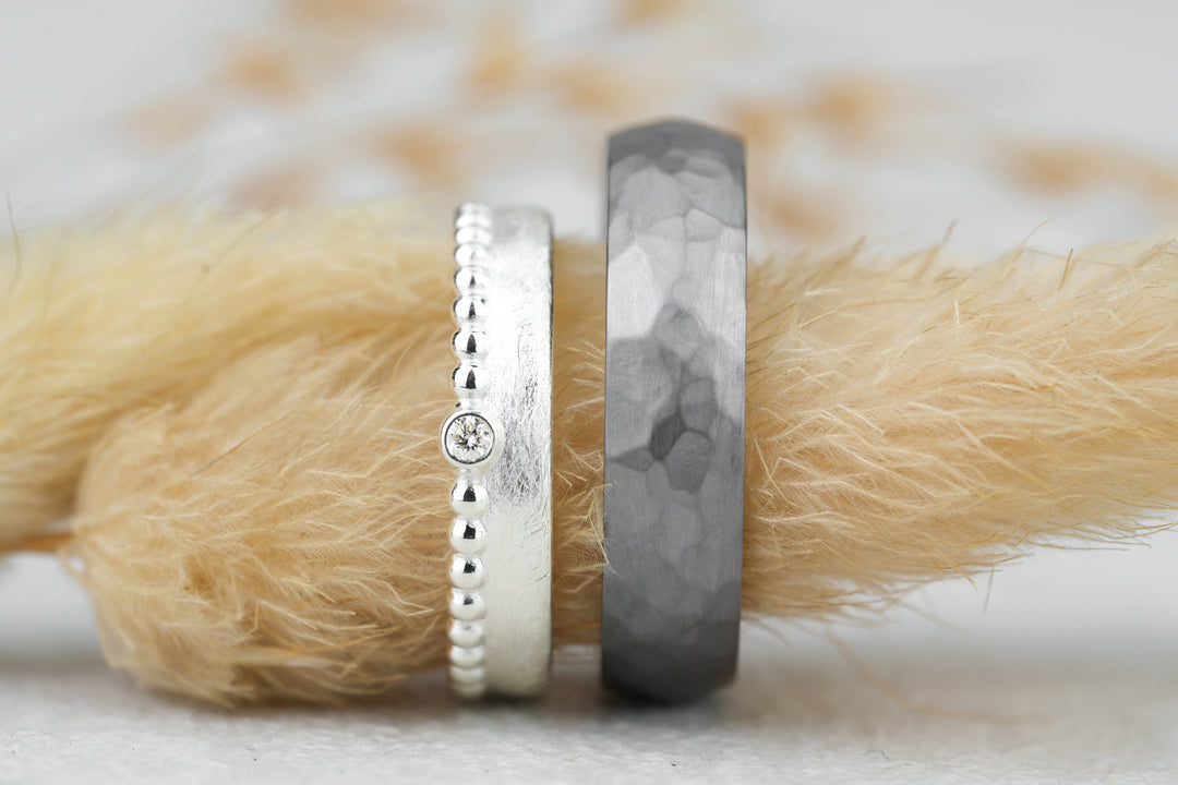 Eheringe " Duo " gehämmert Tantal Silber