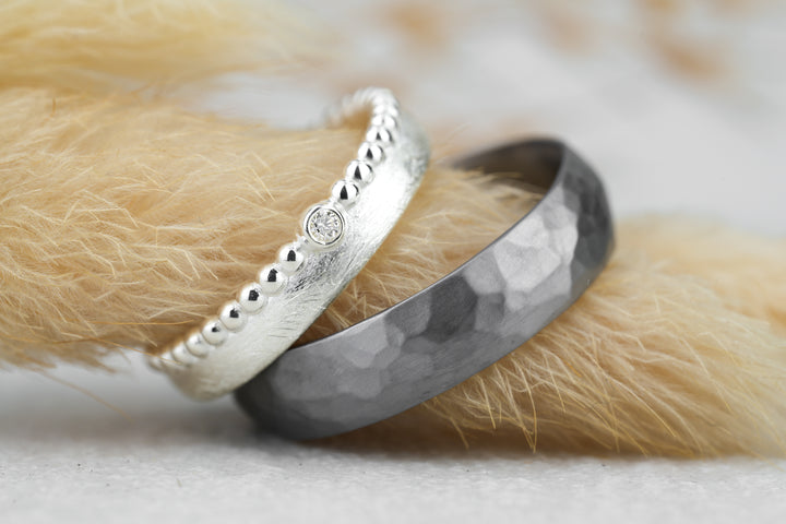 Eheringe " Duo " gehämmert Tantal Silber
