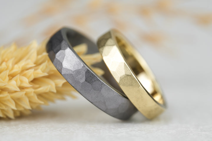 Eheringe " Eclipse " Tantal Gold gehämmert