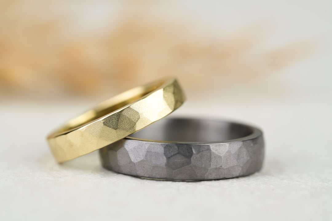 Eheringe " Eclipse " Tantal Gold gehämmert