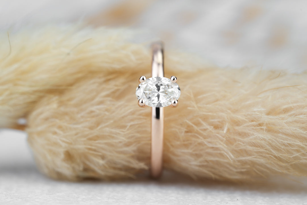 Filigraner Verlobungsring " Solaria " in Roségold mit ovalem Diamant