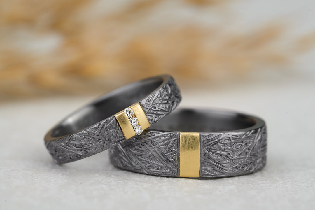 Eheringe Kroko Hammerschlag in Tantal und Gelbgold