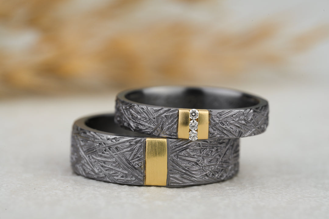 Eheringe Kroko Hammerschlag in Tantal und Gelbgold