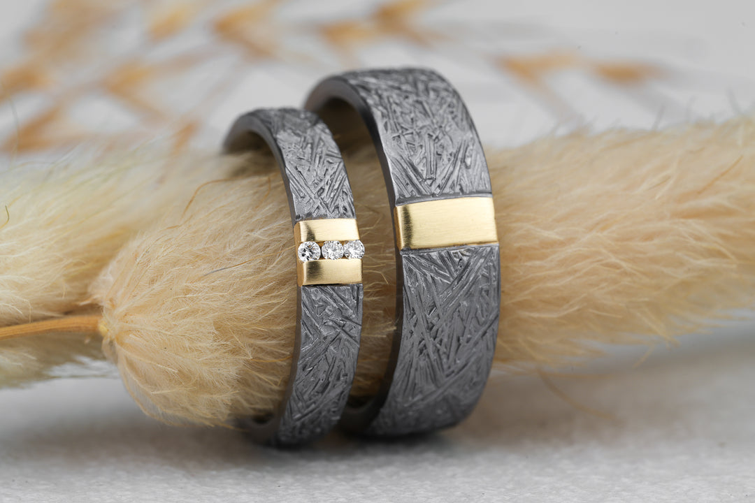 Eheringe Kroko Hammerschlag in Tantal und Gelbgold