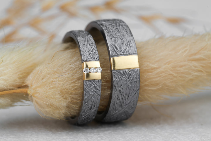 Eheringe Kroko Hammerschlag in Tantal und Gelbgold
