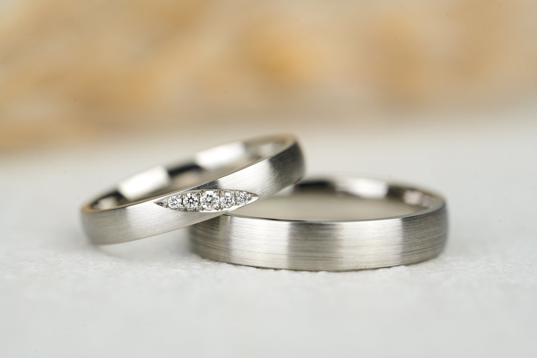 Eheringe " Lilie " Platin mit Diamanten