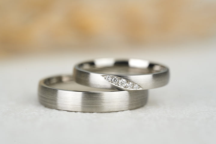 Eheringe " Lilie " Platin mit Diamanten