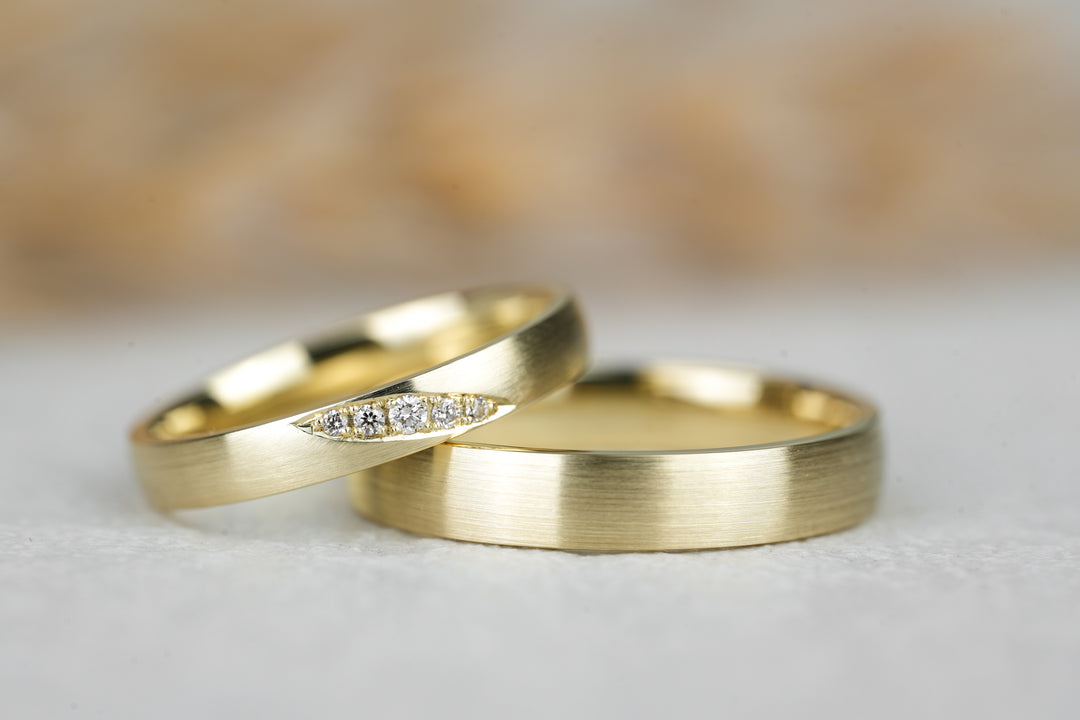 Eheringe " Lilie " Gold mit Diamanten