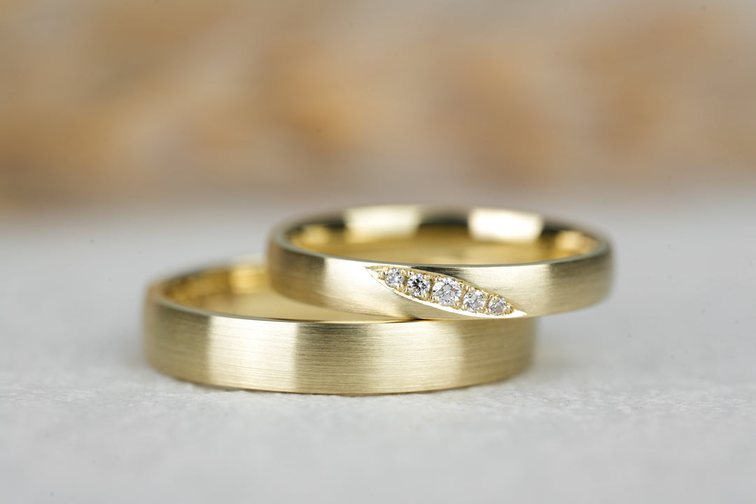 Eheringe " Lilie " Gold mit Diamanten