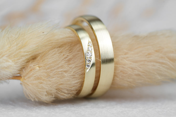 Eheringe " Lilie " Gold mit Diamanten