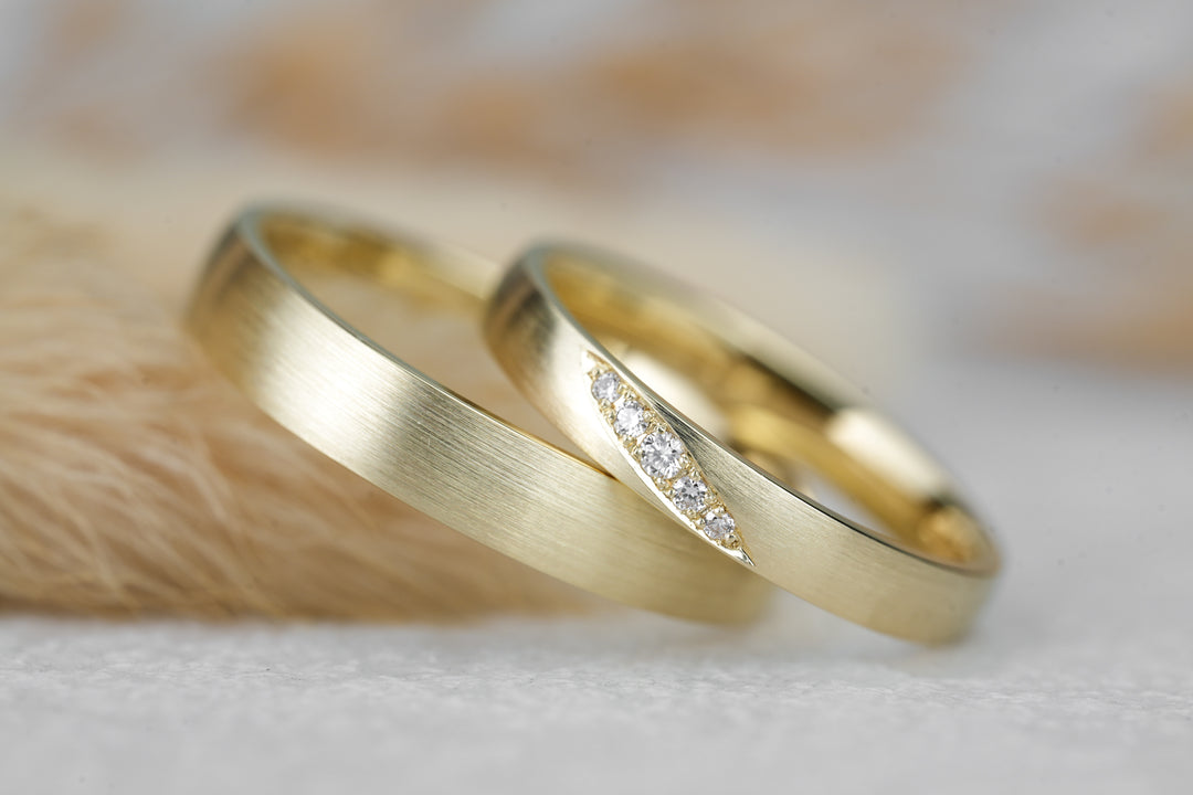 Eheringe " Lilie " Gold mit Diamanten