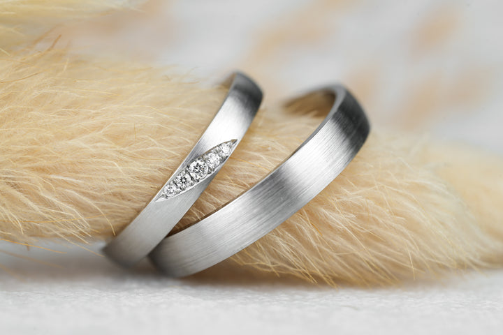 Eheringe " Lilie " Platin mit Diamanten