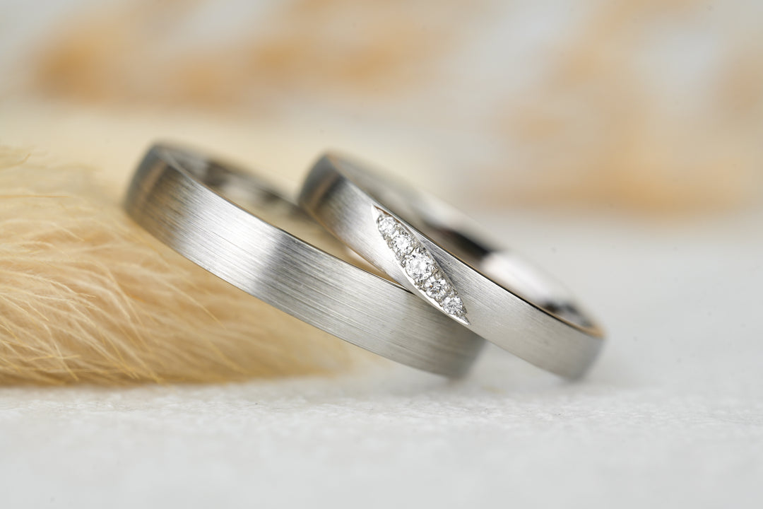 Eheringe " Lilie " Platin mit Diamanten