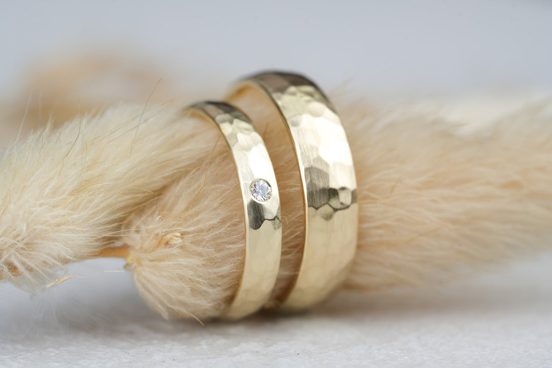 gehämmerte Eheringe Trauringe Set mit Diamant