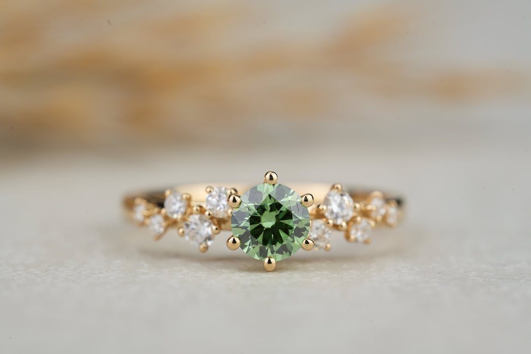 Verlobungsring " Liv " in Gold mit grünem Diamant