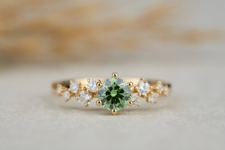 Verlobungsring " Liv " in Gold mit grünem Diamant