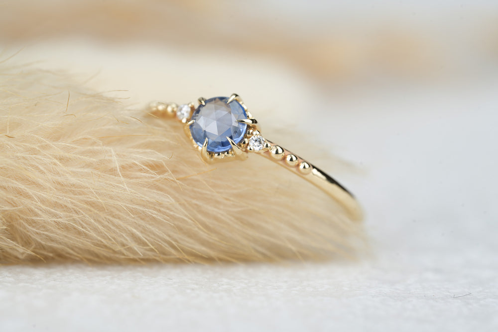 Vintage Verlobungsring "Ocean" aus Gold mit Saphir und Diamanten