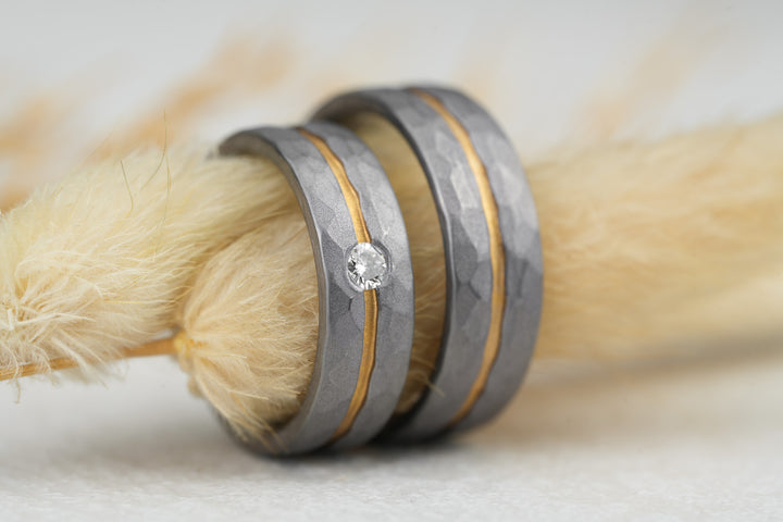 Eheringe Tantal gehämmert Gold Streifen