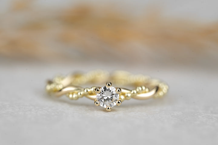 Verlobungsring "Soleil" in Gelbgold mit Diamant