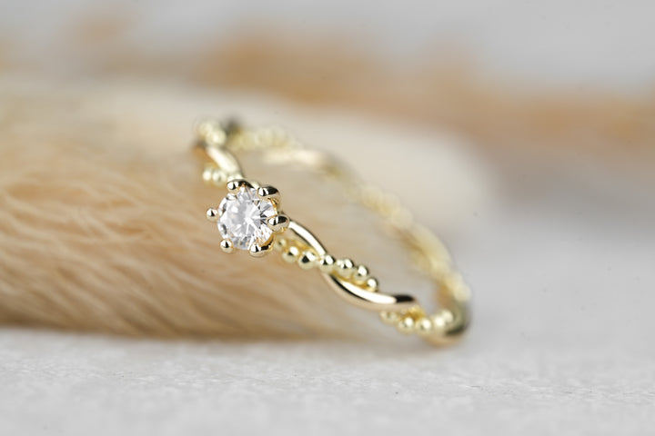 Verlobungsring "Soleil" in Gelbgold mit Diamant