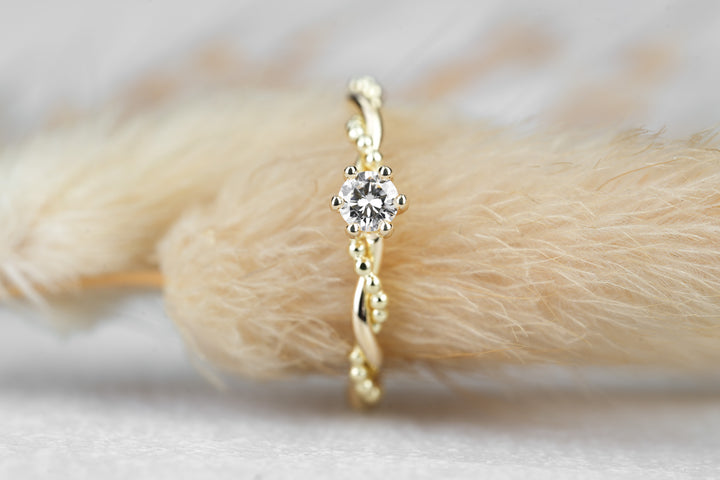 Verlobungsring "Soleil" in Gelbgold mit Diamant