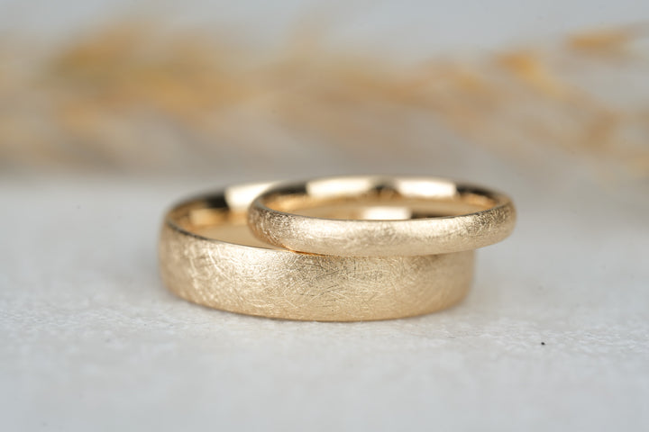 Eheringe 14kt Gold Gelbgold Eismatt in Ovaler Form besonders